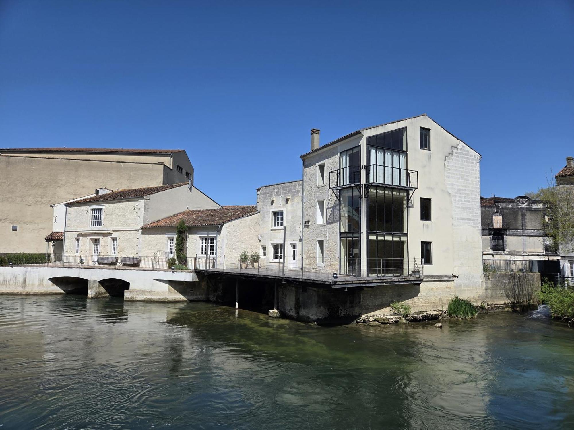 ジャルナックQuai 3 Loft Moderne Et Lumineux Les Pieds Dans L'Eauアパートメント エクステリア 写真