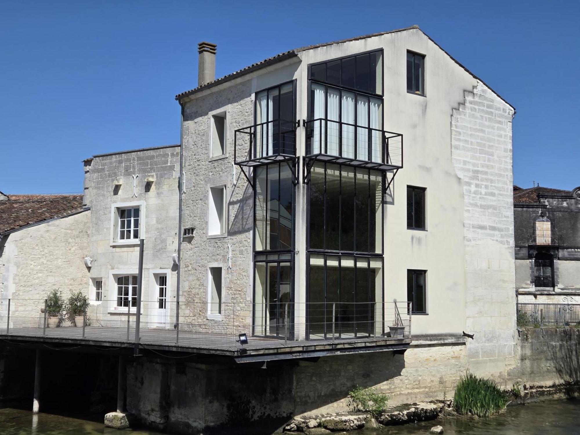 ジャルナックQuai 3 Loft Moderne Et Lumineux Les Pieds Dans L'Eauアパートメント エクステリア 写真
